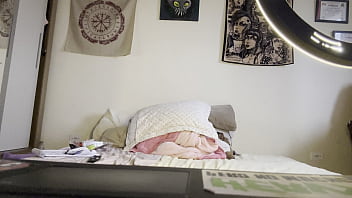 Punkloka em casa trampando no camera prive quer ver completo no angulo certo chama no provacy pesquise o nome