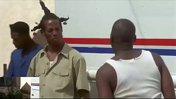 Negro chocolatito no sabe dónde está y está ofreciendo chupadas por información