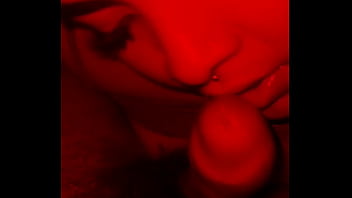 Chupando mi verga como una experta mi rica puta