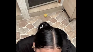 Mi Prima Quiere Que Me La Coja En El Patio Mientras Mis Tíos Salieron thumbnail