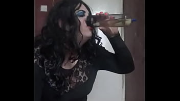 Loves Swollowing Piss thumbnail