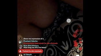 Gorda enseñando las tetas y masturbándose en meetme