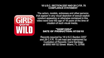 Girl finger bangs her pussy on the lawn