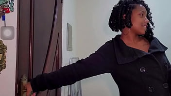 Fiz meu namorado de corno e transei na nossa casa com o ajudante de mudança