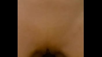 La puta de mi cuñada me uso llego se sento squirteo y se fue y mi corrida que