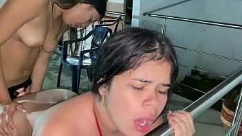 Nos frotamos los coños y eyaculamos