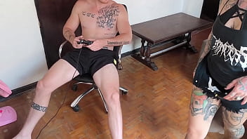 Não vai jogar video game vai me comer gostoso