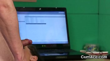 Unusual sex kitten gets cumshot on her face swallowing all the cream