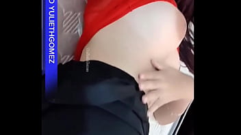 La pequeña hermanastra y su mejor amiga tetona querían grabar un video sexual