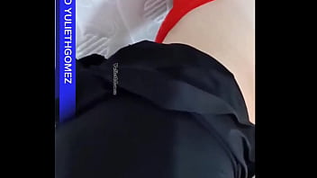 La pequeña hermanastra y su mejor amiga tetona querían grabar un video sexual