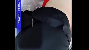 La pequeña hermanastra y su mejor amiga tetona querían grabar un video sexual