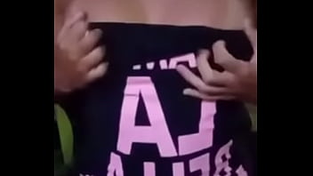 Novinha se mastubando