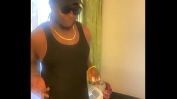 The littyman starburst show litty and star vibing while getting super neck