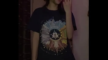 Flash all your cum on her