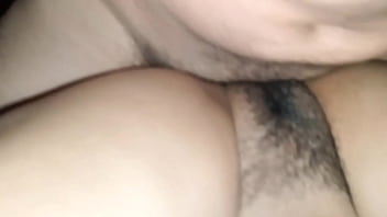 Dándole tremenda cogida de perrito a la vecina