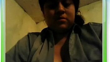 Karlita Culonaza Se Pajea Y Muestra El Culo A Su Amante thumbnail