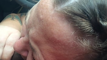 White bitch sucking dick in car