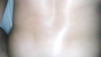 Metendo na bucetinha dela tive que tirar pra nao gozar