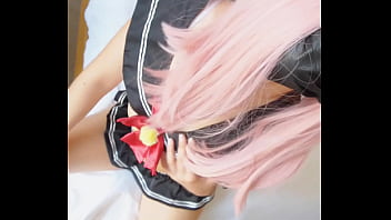 Tímida cosplayer amateur es grabada cogiendo con un fan chica sexy da de brincos sobre una gran verga y gime del placer