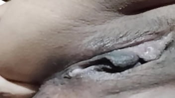 Mi tóxica tratando con su dedo