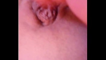 Gretala si fa toccare da un porco