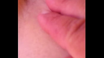 Gretala si fa toccare da un porco