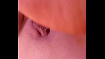 Gretala si fa toccare da un porco