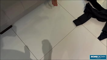 Sexy scarlett taylor gives lover a wild blowjob while driving