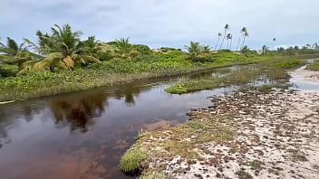 As aventuras dos tarados 5 amigos fazem trilha pelados e fodem no meio do mato
