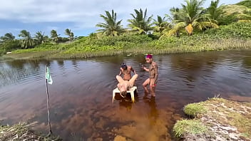 As aventuras dos tarados 5 amigos fazem trilha pelados e fodem no meio do mato