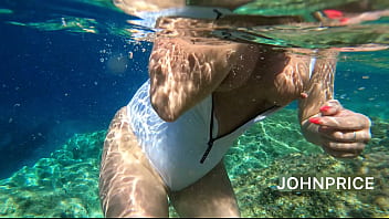 All anal sex under ocean with surprise