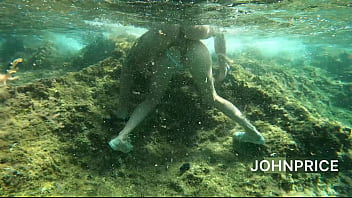 All anal sex under ocean with surprise