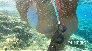 All anal sex under ocean with surprise