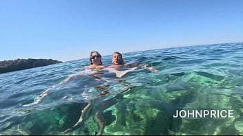 All anal sex under ocean with surprise