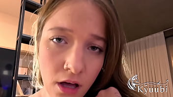 Estava sozinha gravando um video e meu colega de quarto me pegou de surpresa sentei na pika dele até ele gozar dentro