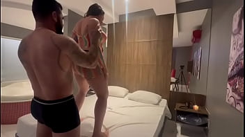 Diversão no motel casal brasileiro
