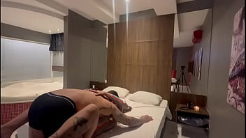 Diversão no motel casal brasileiro