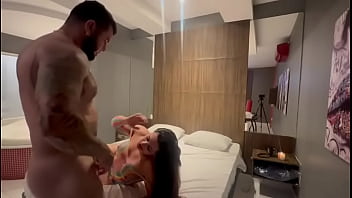 Diversão no motel casal brasileiro