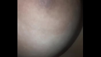 Mostrando meus peitos pra vocês