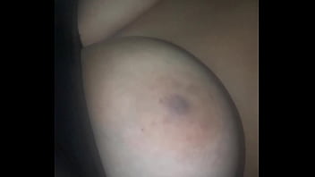 Mostrando meus peitos pra vocês