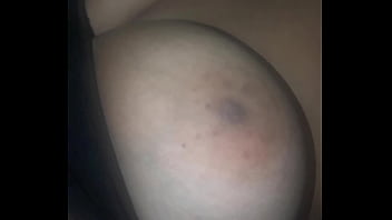 Mostrando meus peitos pra vocês