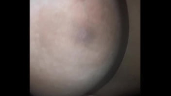 Mostrando meus peitos pra vocês