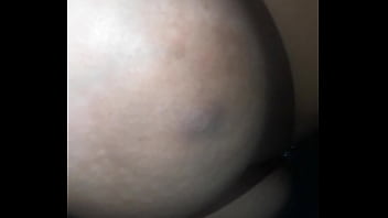 Mostrando meus peitos pra vocês