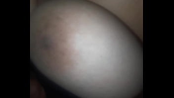 Mostrando meus peitos pra vocês