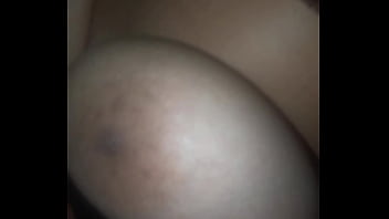 Mostrando meus peitos pra vocês