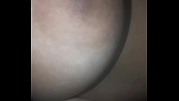 Mostrando meus peitos pra vocês