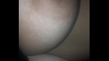 Mostrando meus peitos pra vocês