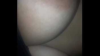 Mostrando meus peitos pra vocês