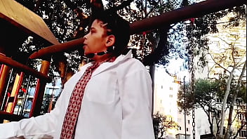 Ninfetinha estudante sentada na praça paquerou o bombado e foi parar no apartamento dele com uma foda daquelas