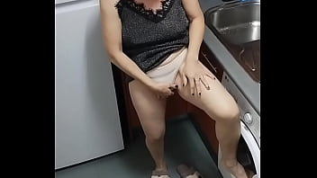 Latina madurita con buenas curvas apasionada del sexo